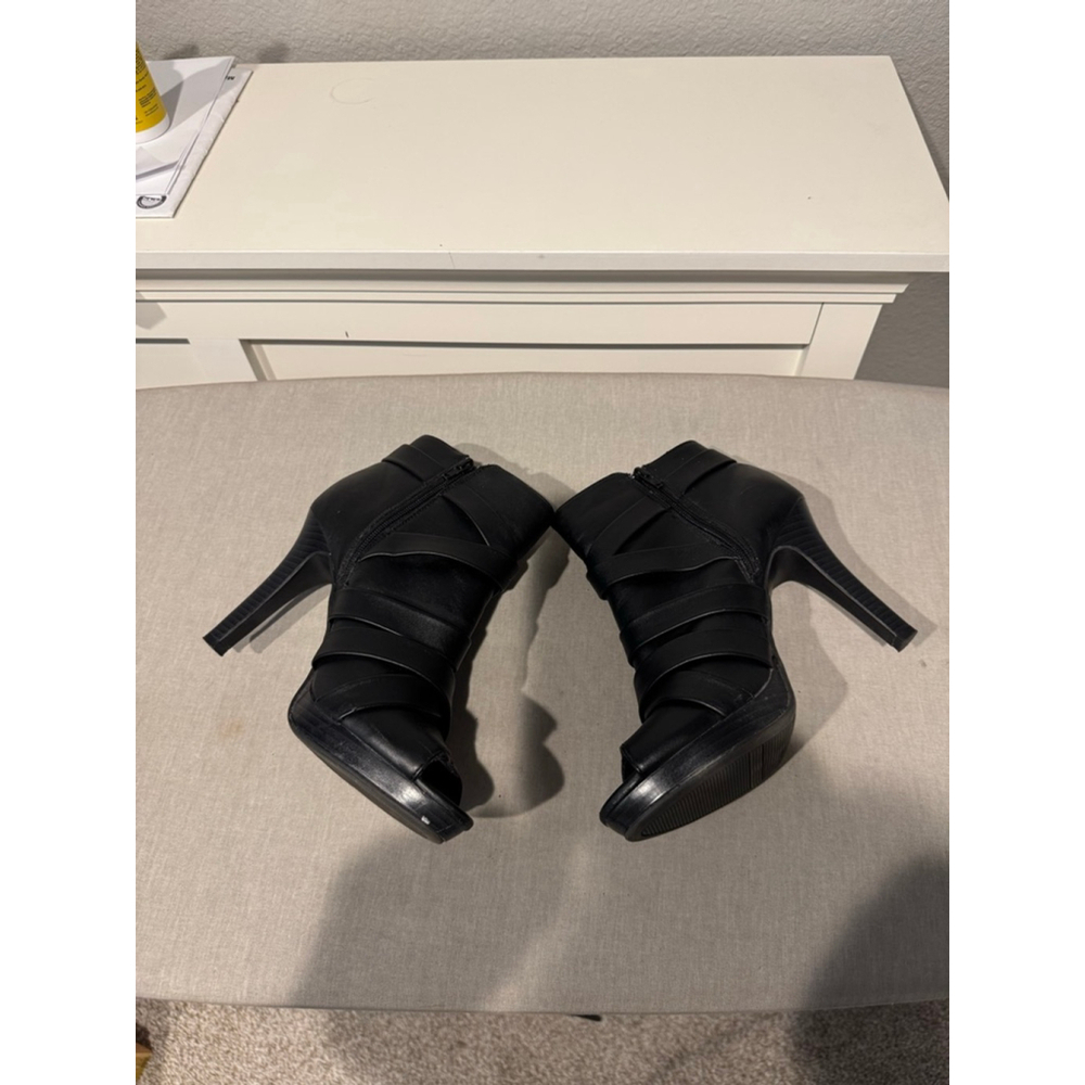 Women's Fioni Black Strappy Peep Toe Ankle Heeled Boots Size 9.5 - Picture 5 of 11